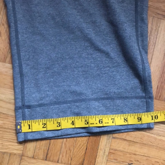 Lululemon light grey long shorts size 10 - Picture 9 of 9